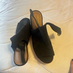 Black Wedges